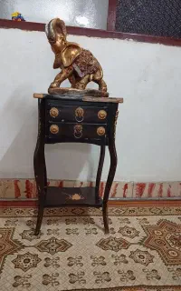 میز تلفن همراه با دکوری