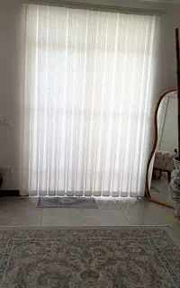 سه عدد پرده حریر پلیسه همراه با زیر پرده و سرب