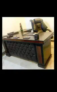 نیروی دفتری. منشی خانم