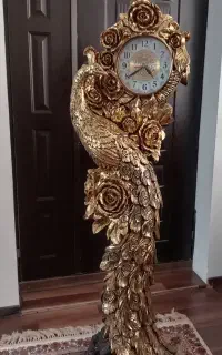 ساعت ایستاده طاووس