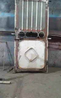 درب ورودی خانه باغ محکم