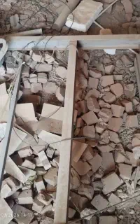 نبشی آهن بالکن و پاگرد سالم آماده شده زد زنگ خورده