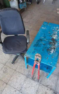صندلی جکدار، میز کار، قیچی مفتول بر