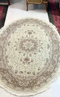یک جفت فرش بیضی شکل
