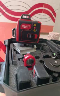تراز لیزری میکواکی