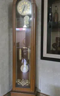 ساعت ایستاده چوبی
