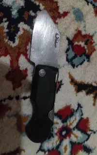 یک عدد چاقوی تاشو