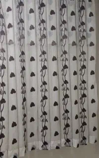 پرده حریر گلدوزی شده برجسته