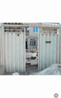 دروازه بزرگ حیاط ماشین رو