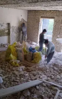 تخریب کاری وکنده کاری استا بنا کاشی کاربا ابزارکل