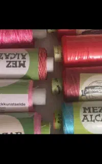 تعداد سی عدد نخ گلدوزی