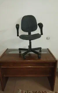 میز چوبی محکم با صندلی