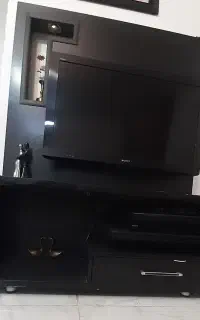 میز تلویزیون در حد نو محکم و سالم