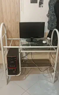 میز کامپیوتر فلزی سفید