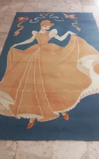 قالیچه فانتزی ۳متری به انضمام رخت آویز فلزی