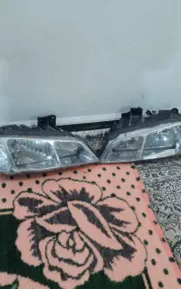 یک جفت چراغ جلو پارس