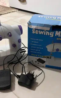 چرخ خیاطی کوچک Seving Machine در حد آکبند