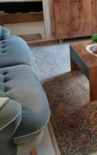 یه عددکاناپه له همراه میز جلو مبلی
