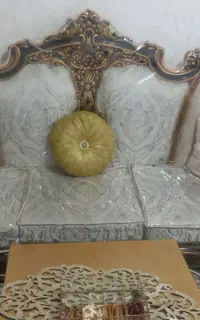 فروش مبل سلطنتی همراه با کاور و سه عدد میز عسلی