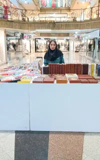 خانم نیمه‌وقت کاردرغرفه کتاب نزدیک منطقه سکونت شما
