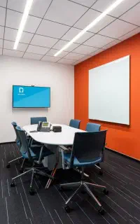 ادمین خانم برای پیج اینستاگرام
