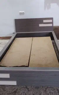 تخت خواب دو نفره در حد نو کم جا