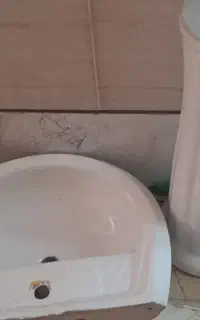 روشویی با پایه کاملا سالم