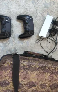 دو عدد دسته ps5 و شارژر ps5 و کیف ps5اسلیم