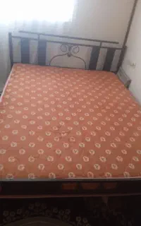 تخت فلزی
