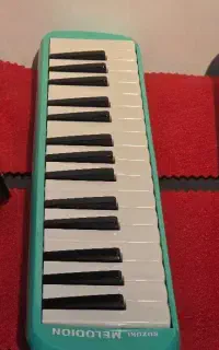 ملودیکا سوزوکی استوک