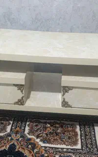 میز زیر تلویزیون