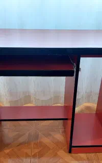 میز تحریر خوشرنگ و جمع وجور