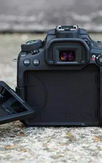 دوربین دیجیتال کانن 90D+لنز 135-18 تمیز و استثنایی