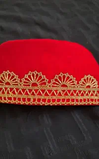 کلاه پنجه مرغی و پنجره