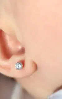 سوراخ کردن گوش نوزاد و بزرگسالان توسط پزشک