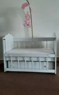 تخت کنار مادری ونی نی لای لای
