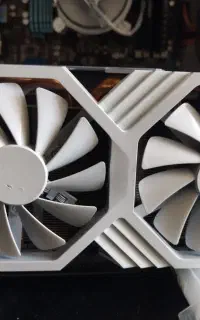 کارت گرافیک rx580 سفید