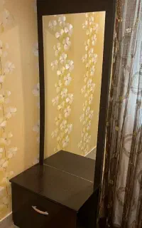 ایینه قدی همراه با کمد