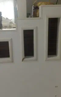 فقط پشت تخت