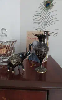 گلدان و فیل برنزی