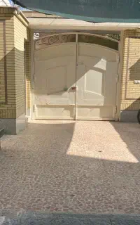 واحد مستقل ۱۳۰ متری با حیاط اختصاصی و پارک ۲ خودرو
