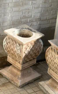 ابنما وگلدان دست دو