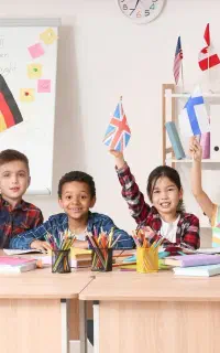 چند زبان فعال در یک کلاس برای کودکان و نوجوانان