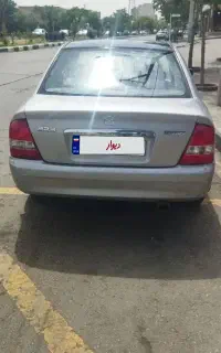 یک دستگاه مزدا سواری 323