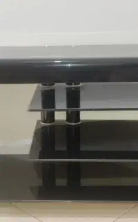 میز تلویزیون شیشه ای