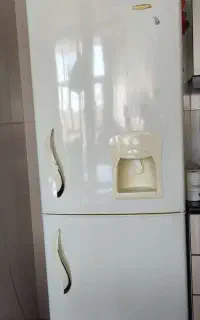 یخچال فریزر.