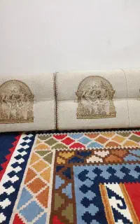 پشتی طبی راحتی بسیار نو و سالم هفت نفره کرمی رنگ