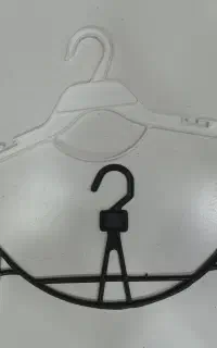 فروش چوب لباسی ۲۰۰۰عدد سفید ۱۵/۰۰۰تومان