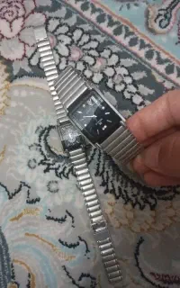 ساعت هاست هستن نو فقط باتری نداره