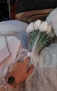 دسته گل و کیف عروس